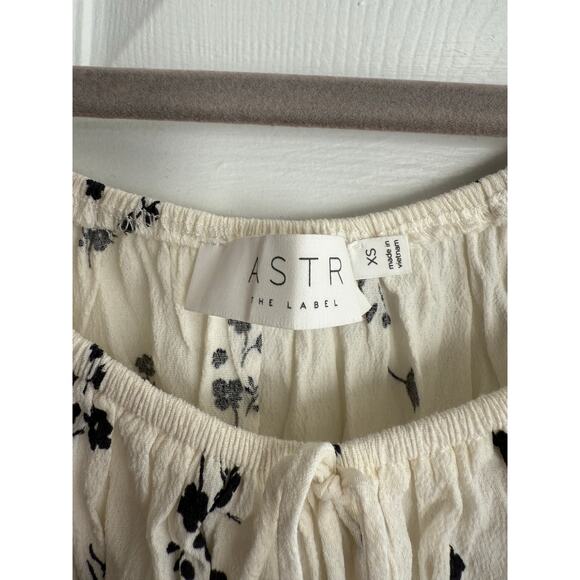 Astr the Label Black and White Floral Shirred SmockedTop Boho size XS - Picture 4 of 7